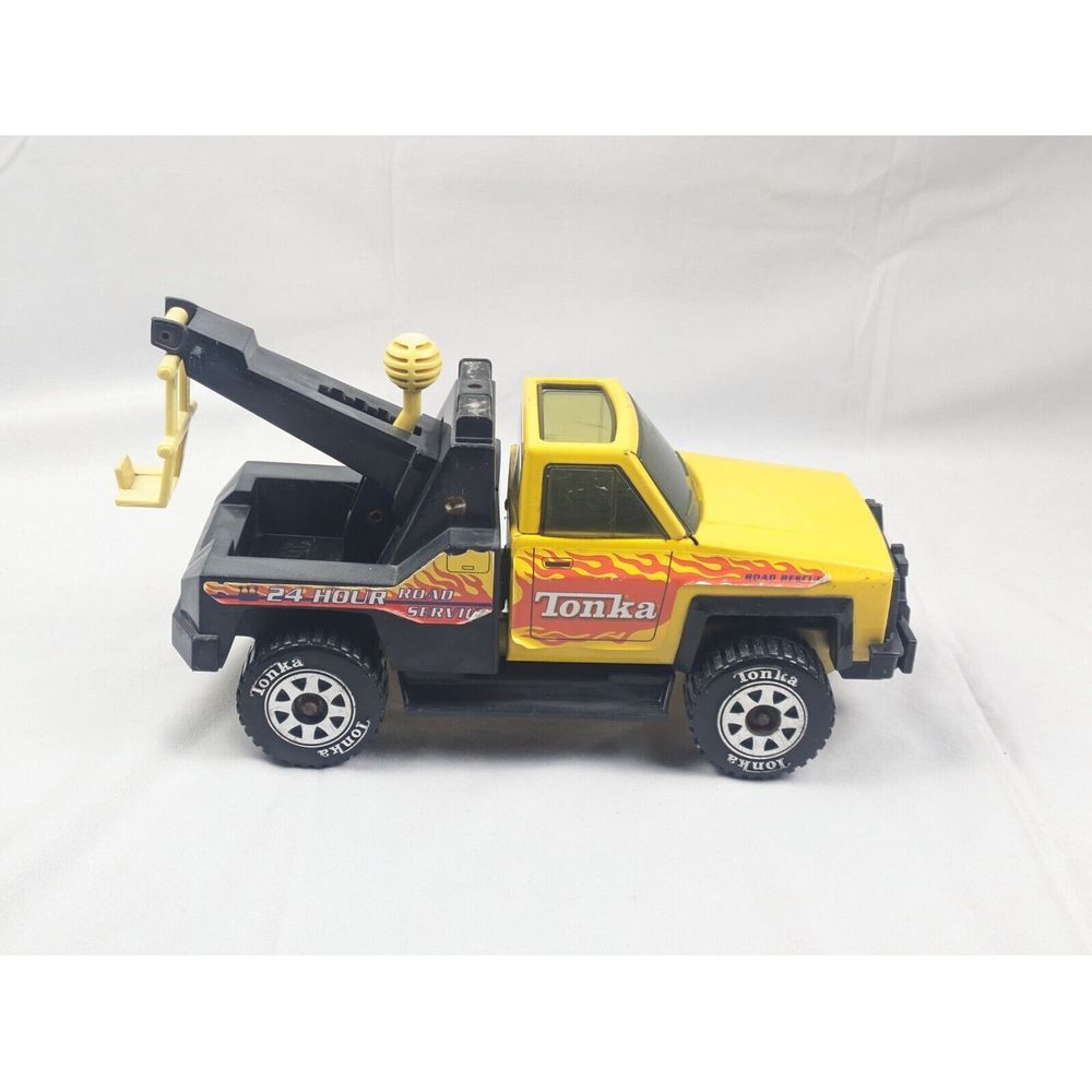 Vintage Tonka Tow Truck‎ 1999 Hasbro Steel Toy 24 Hour Road Service Road Rescue